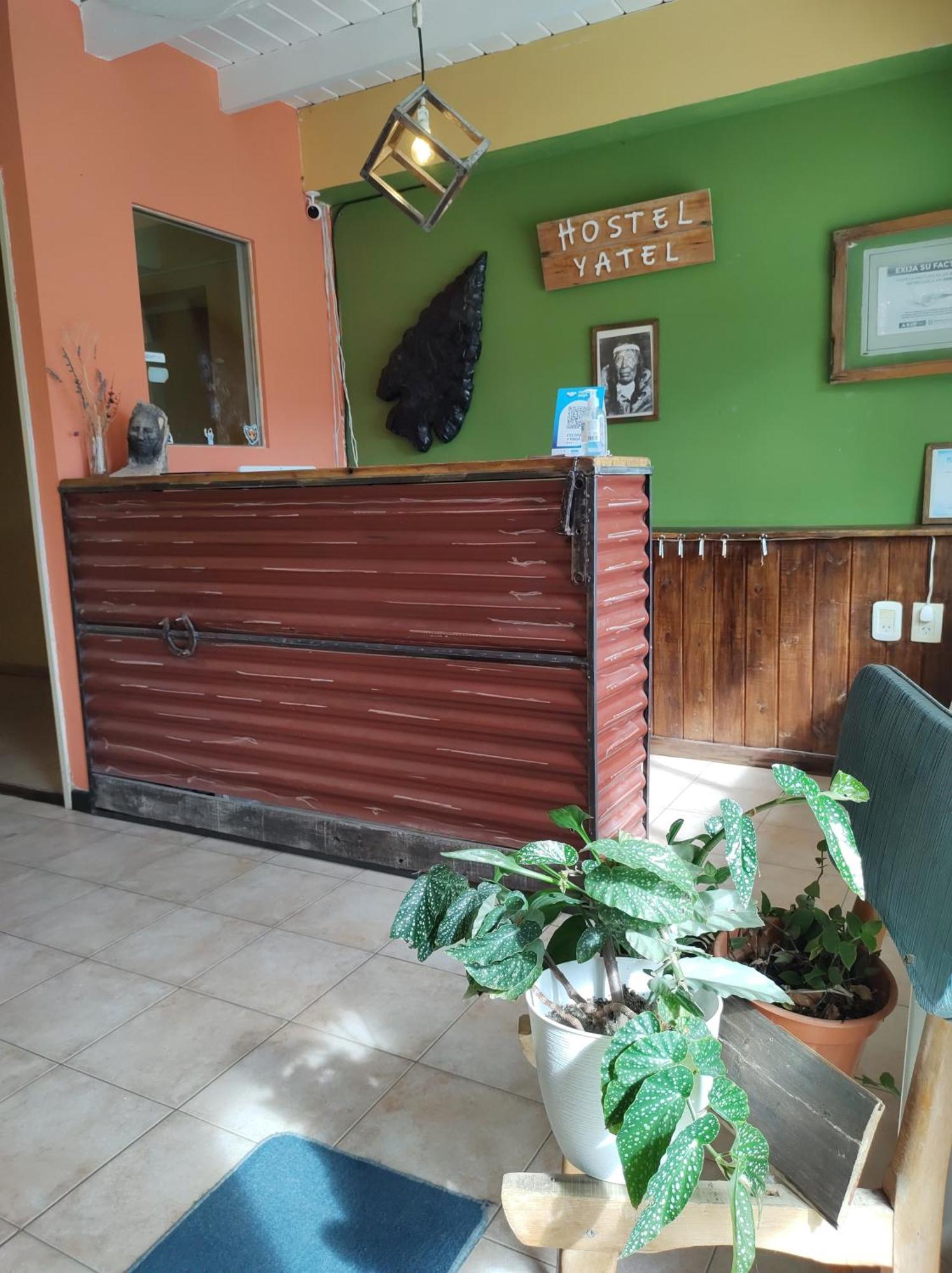 Hostel Yatel El Calafate Bagian luar foto